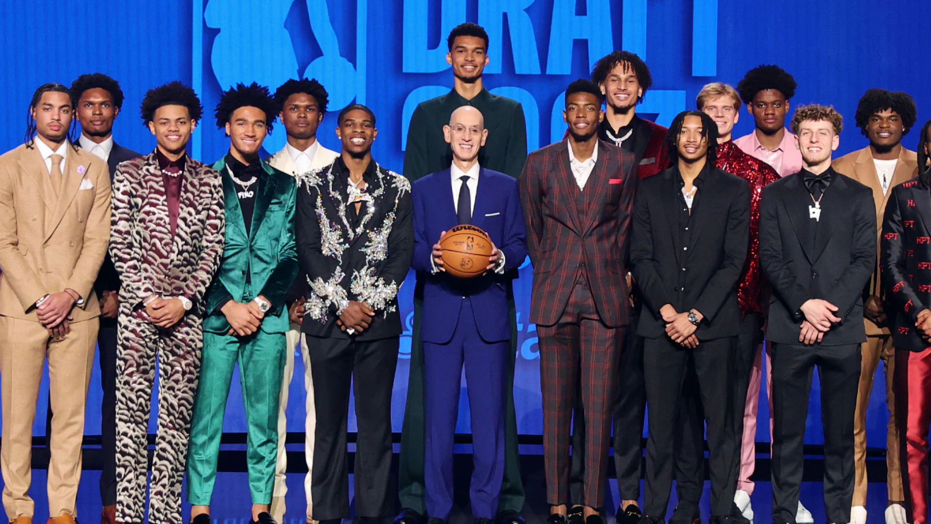 恩比德减重后统治力大增，NBA东部争霸与东契奇一较高下